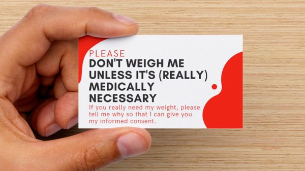 Карточки «Не взвешивайте меня» снижают стресс в кабинете врача
