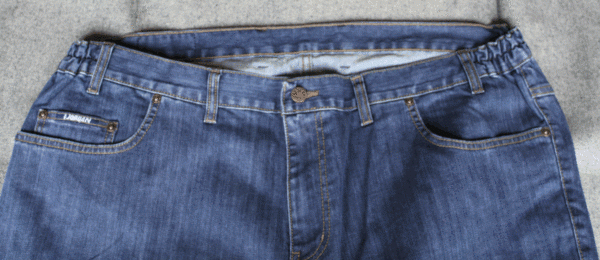 С чем носить мужские джинсы большого размера?