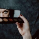 3 ошибки в нанесении теней, которые делают макияж грязным