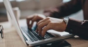 dlja vyezdnyh turoperatorov perenesut vvedenie elektronnyh putevok 132227c